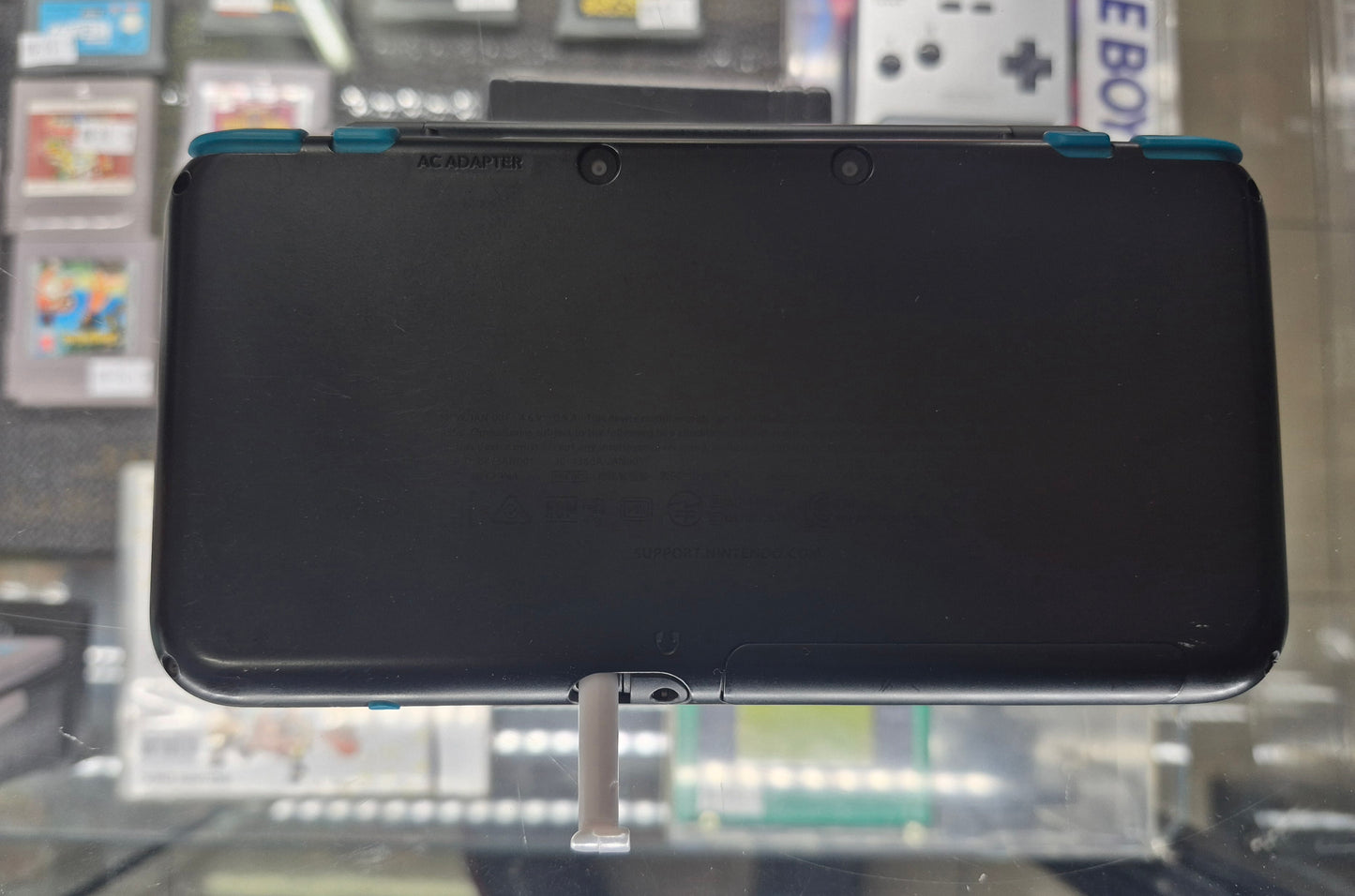 NEW' Nintendo 2DS XL Blue/Black Console excellent condition inc. 4GB SD Card,Original Charger & Box