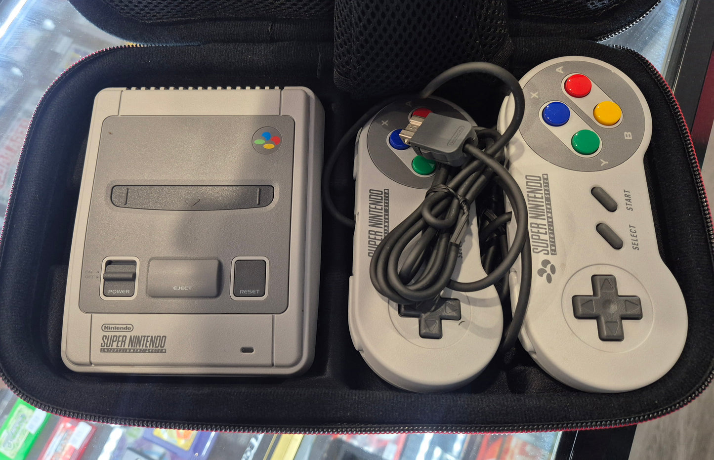 Nintendo Super SNES Mini in Case 2 controllers Tested
