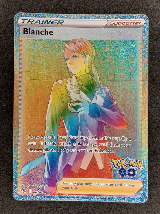 Pokemon Go Trainer Blanche Rainbow Secret Rare 082/078