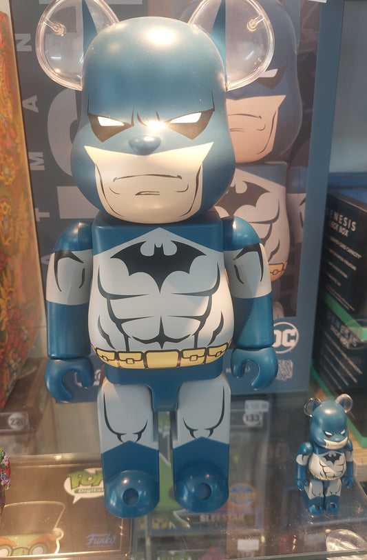 Medicom Bearbrick 400% + 100% DC BATMAN ( BATMAN : HUSH Ver. )