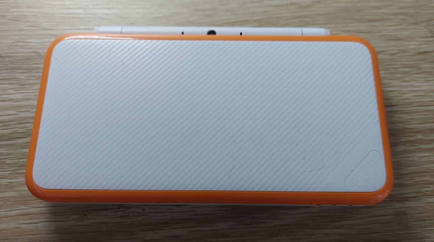 'NEW' Nintendo 2DS XL Orange/White Console great condition inc.4GB SD Card ,USB charger included SEE DESCRIPTION