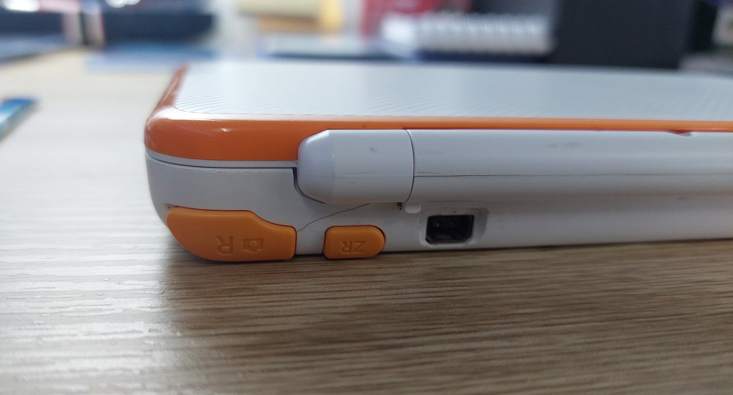 'NEW' Nintendo 2DS XL Orange/White Console great condition inc.4GB SD Card ,USB charger included SEE DESCRIPTION