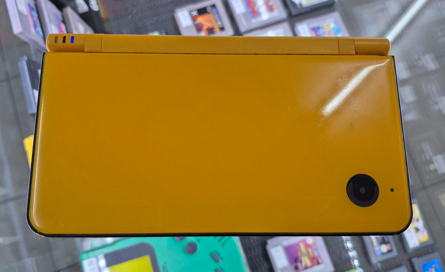 NINTENDO DSI XL GAME CONSOLE YELLOW IN GOOD CONDITION, NO CHARGER