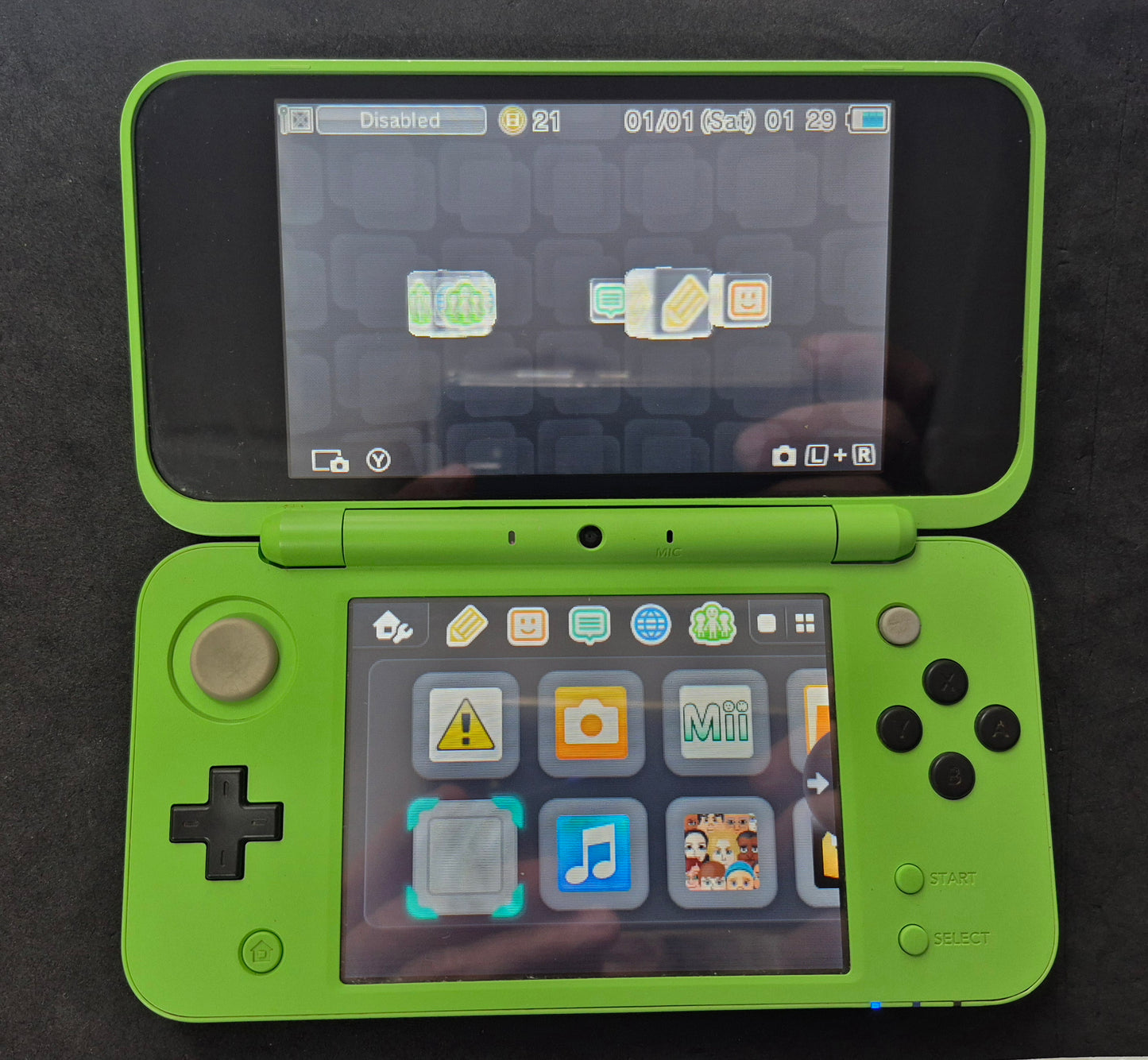 New Nintendo 2DS XL LL Minecraft Creeper Edition Console VGC w/charger.