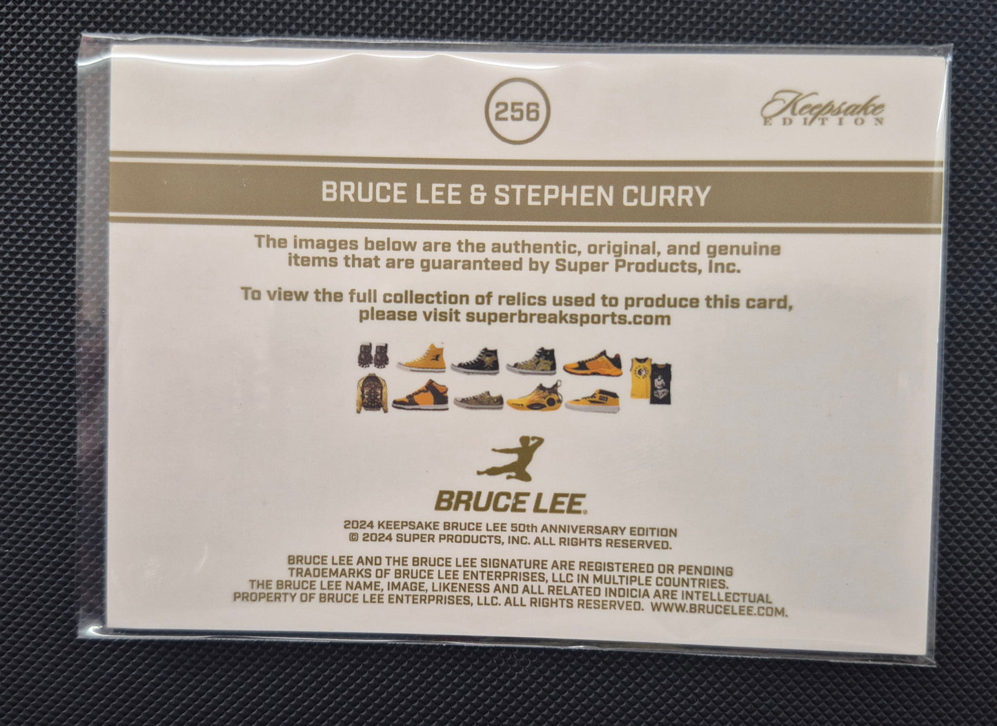 Keepsake Kaleidoscope Edition Bruce Lee Collection 50th Anniversary Bruce Lee/Stephen Curry Dual Relic Card