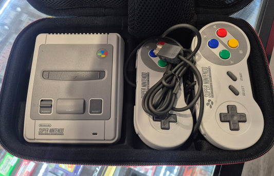 Nintendo Super SNES Mini in Case 2 controllers Tested