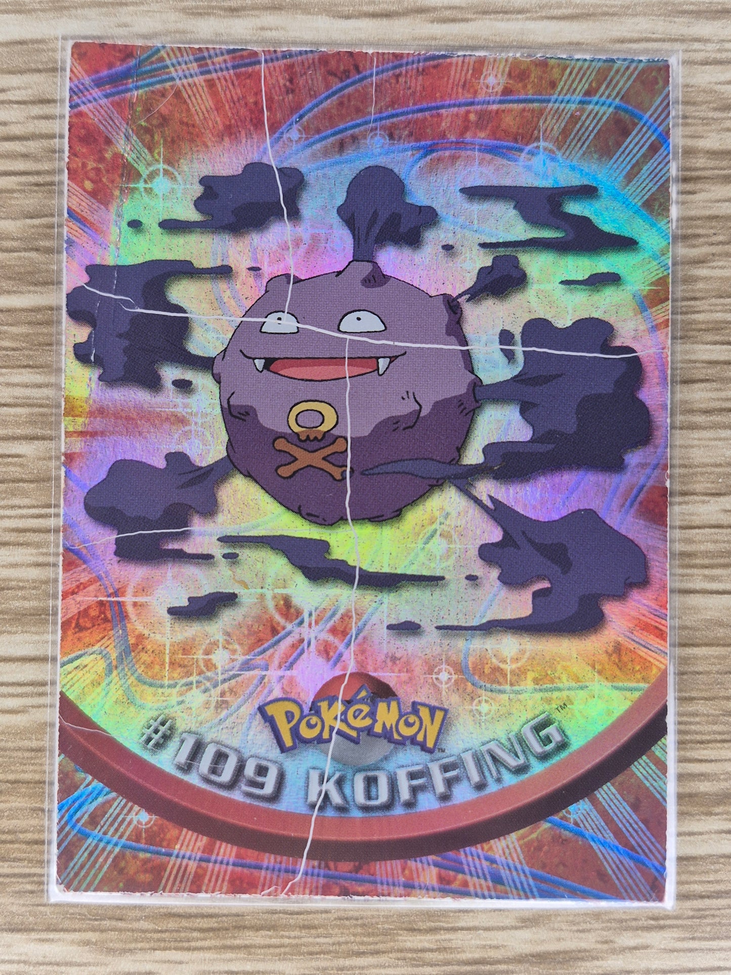 2000 Topps Pokémon Blue Label #109 Koffing Holo MP Crease