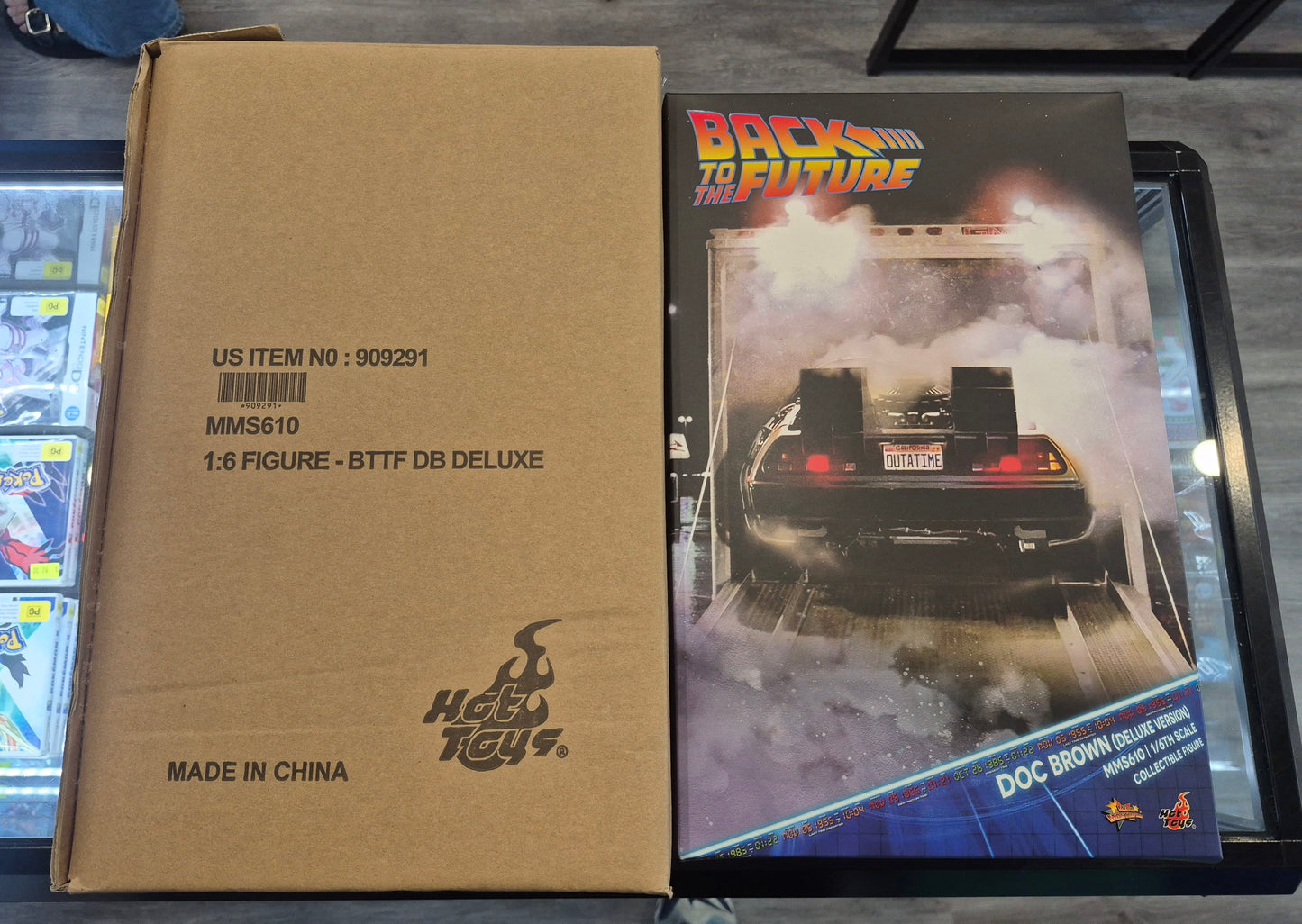 Hot Toys 1/6 Scale BTTF Doc Brown(Deluxe Version)MMS610 Collectable Figure.