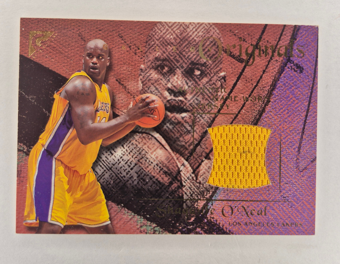 2001 Topps Gallery Originals Shaquille O'Neal #GO27 Game Worn Jersey Patch
