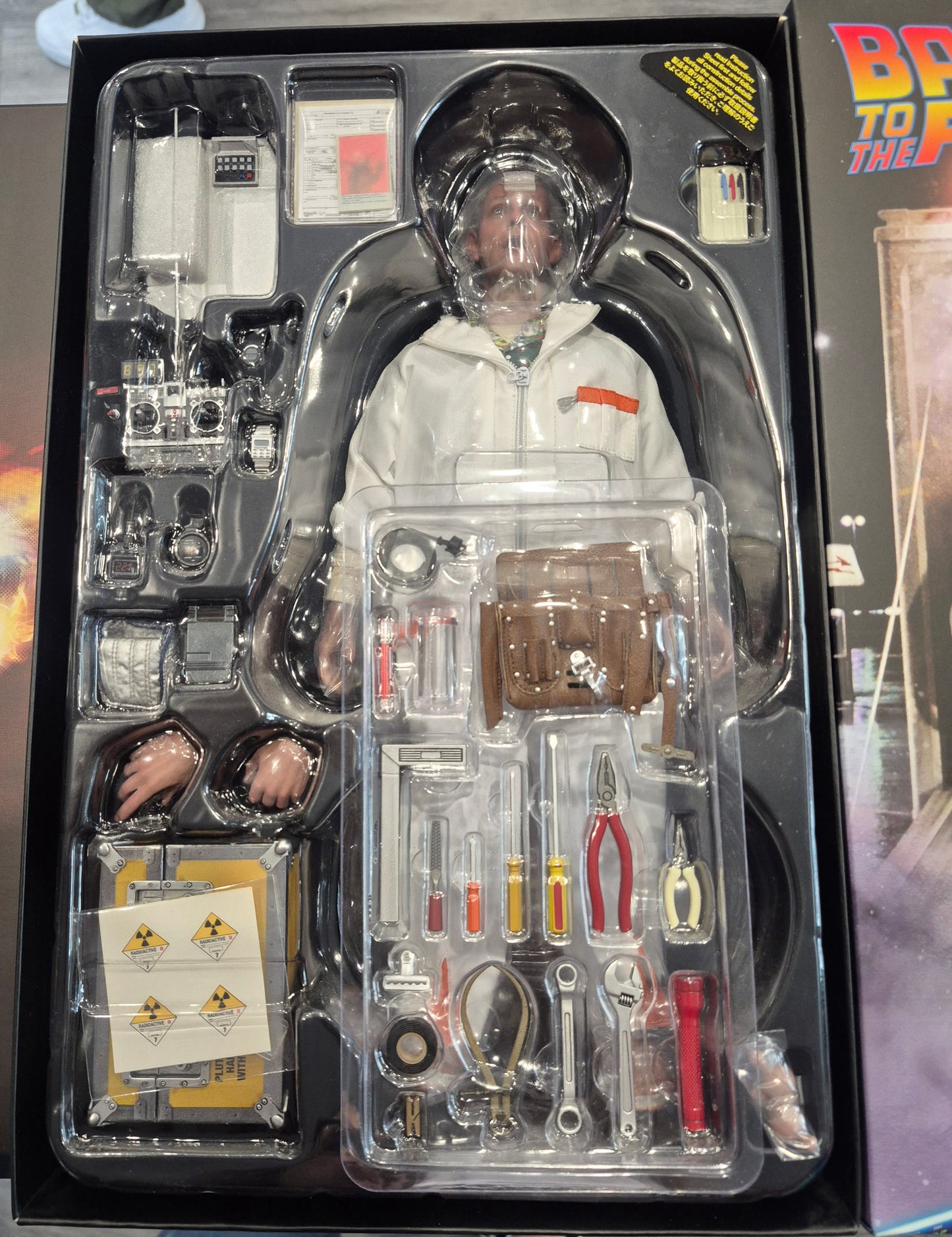 Hot Toys 1/6 Scale BTTF Doc Brown(Deluxe Version)MMS610 Collectable Figure.