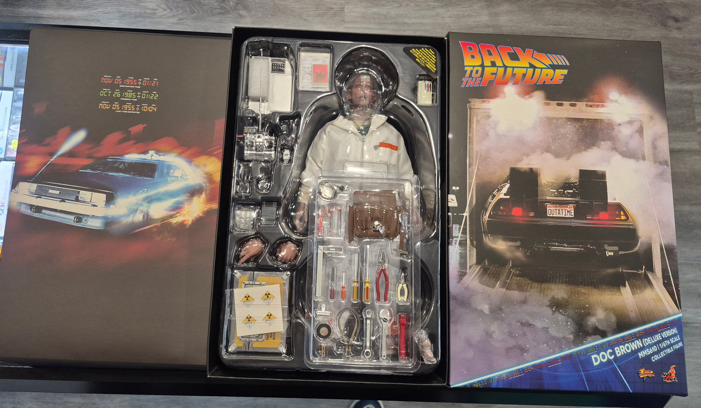Hot Toys 1/6 Scale BTTF Doc Brown(Deluxe Version)MMS610 Collectable Figure.